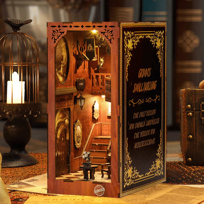 Grimm's kleines Haus | Diorama | Book Nook
